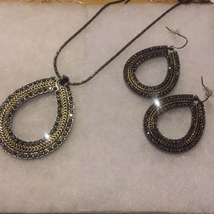 Quality costume jewelry. Necklace and earrings